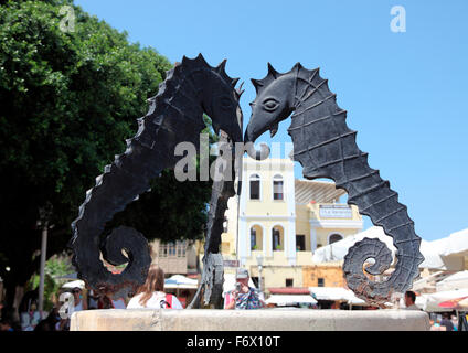 Seahorsefountain dans l'ancien quartier juif de la vieille ville de Rhodes Banque D'Images