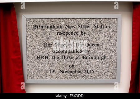 Plaque pour l'ouverture de nouvelles gare de Birmingham New Street, au Royaume-Uni. Novembre 2015. Banque D'Images