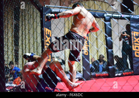 Gibraltar. 20 Nov, 2015. Joe Williams a défendu son titre, Gibraltar avec ceinture MMA contre Andy Palin MMA Système équipe britannique à la salle centrale à Gibraltar. Le Gibraltar Cage MMA Fight Night, "Rock en état de siège" a également vu des combats entre Nathan Ponce de Leon Gib MMA vs Ruben Abdeslam, Vera MMA Melilla Espagne - 95 Kgs, Francis Cabrera Gib MMA vs Ben Ali Mouad MMA Tanger - 70 Kgs, Ben Carter Système MMA UK vs Santiago Porras MMA Melilla Espagne - 90 Kgs, Jyl Poso Gib MMA vs Ismael Bekarni MMA Malaga Espagne - 85 Kgs, Nazart Abdeslam Vera MMA Melilla Espagne vs Yvav Geraghtyhy Système MMA UK - 80 Kgs, © Ste Banque D'Images