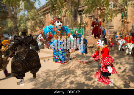 Myanmar string puppet pour la vente à un temple à Bagan Banque D'Images