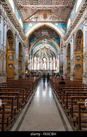L'église de Santo Domingo est l'une des plus importantes structures religieuses à Quito. Banque D'Images