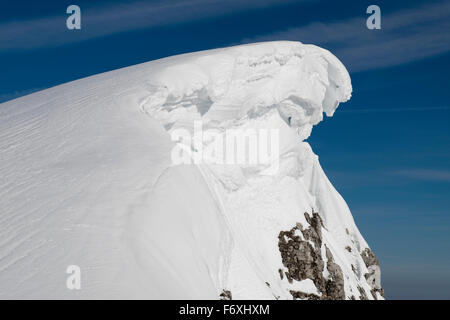 Snowdrift, neige, corniche, Hoher Ambient Göll, Alpes de Berchtesgaden, en Bavière, Allemagne Banque D'Images