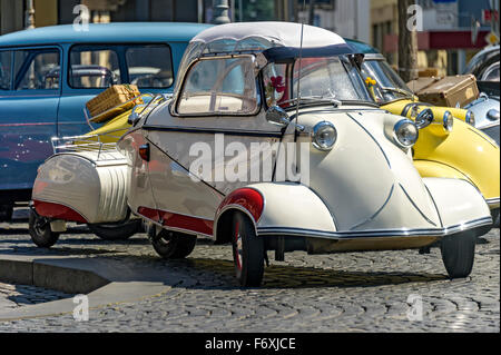 Réunion Oldtimer, Vintage Messerschmitt KR 200 avec un toit en verre, un écran solaire et de la remorque, construit de 1955 à 1964, place du marché Banque D'Images