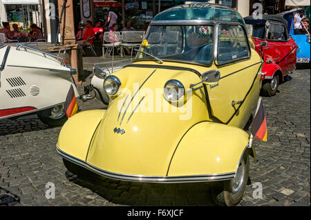 Réunion Oldtimer, Vintage Messerschmitt KR 200 Kabinenroller FMR avec toit en verre, construit de 1955 à 1964, place du marché, Nidda Banque D'Images