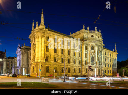 Palais de Justice, construit en 1897, maintenant un bâtiment de service, Ministère de la Justice du Land de Bavière, Munich, Haute-Bavière, Bavière Banque D'Images