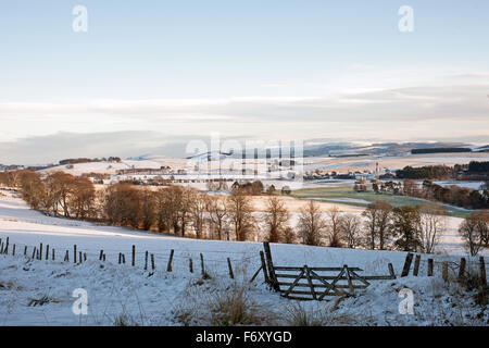 Kennethmont, Ecosse, Royaume-Uni. 21 Nov, 2015. Neige de l'hiver sur l'Ardmore Distillery, Kennethmont, en Écosse. Le 21 novembre 2015. Credit : Malcolm Gallon/Alamy Live News Banque D'Images