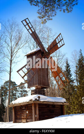 Maison rustique en bois, dans le musée de l'île de Seurasaari, Helsinki, Finlande Banque D'Images