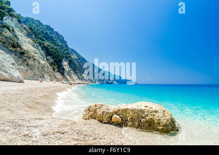 Plage de l'île de Lefkada, Egremni, Grèce. Grande et longue plage aux eaux turquoises de l'île de Lefkada en Grèce Banque D'Images