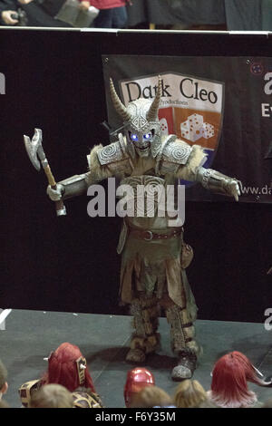 Newcastle, UK, 21 Nov, 2015. Acteur Cosplay pose dans sa performance au cours de Film & Comic Con à Newcastle Metro Radio Arena sur 2015 Crédit : Dan Cooke/Alamy Live News Banque D'Images