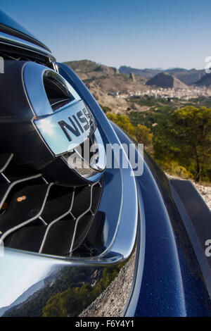 Badge Nissan dans la calandre, Murano, 4x4 Banque D'Images