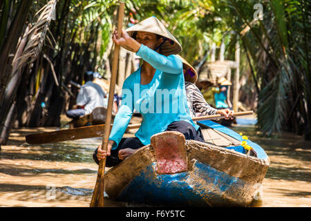 Les petits bateaux sur le fleuve Mekong Delta Banque D'Images