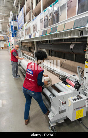 L'achat en magasin de tapis Lowe's Brooklyn NYC Banque D'Images