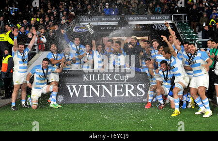 London, UK. 21 Nov, 2015. Célébrer l'Argentine gagner la Coupe Killik entre les Barbarians et l'Argentine au Stade de Twickenham. Les Pumas a remporté par la marque de 49-31. Credit : Action Plus Sport/Alamy Live News Banque D'Images