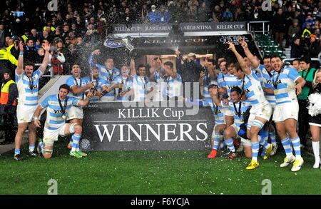 London, UK. 21 Nov, 2015. Célébrer l'Argentine gagner la Coupe Killik entre les Barbarians et l'Argentine au Stade de Twickenham. Les Pumas a remporté par la marque de 49-31. Credit : Action Plus Sport/Alamy Live News Banque D'Images