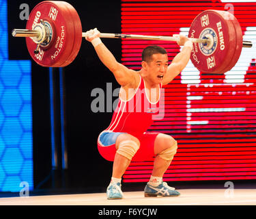 Houston, Texas, USA. 21 novembre, 2015. Om Yun Chol ascenseurs 131 kilos à l'arraché sur son chemin pour gagner le championnat du monde d'haltérophilie à Houston, Texas. Credit : Brent Clark/Alamy Live News Banque D'Images