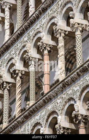 Détail Vue extérieure de la cathédrale de Lucques (Duomo di Lucca, Cattedrale di San Martino) est une cathédrale catholique romaine Banque D'Images