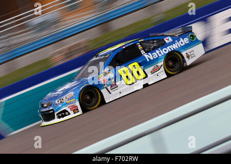 Homestead, Floride, USA. 21 Nov, 2015. Homestead, Floride - Nov 21, 2015 : Dale Earnhardt Jr. (88) pratiques pour la Chevrolet Volt 2011 400 à Homestead Miami Speedway à Homestead, FL. Credit : csm/Alamy Live News Banque D'Images