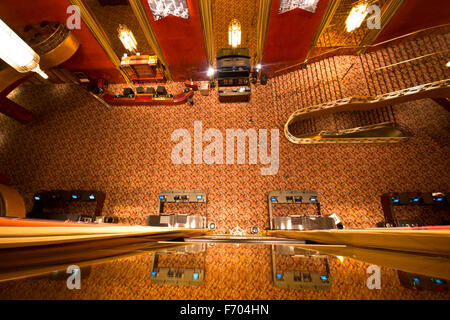 Vue de l'intérieur de l'historique ci-dessus au Radio City Music Hall de New York City Banque D'Images