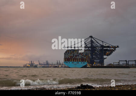 Crépuscule d'hiver des quais de Felixstowe Banque D'Images