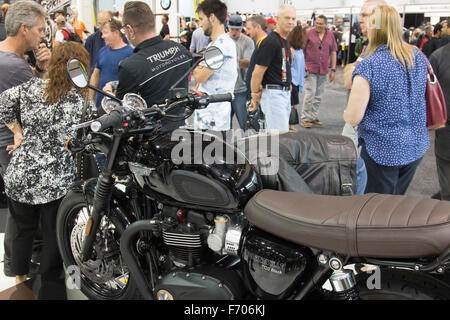 Triumph Bonneville T120 noir sur l'affichage à la Sydney motorcycle show à Homebush, Australie Banque D'Images