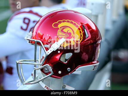 Autzen Stadium, Eugene, OR, USA. 21 Nov, 2015. Le cheval de Troie de l'USC football helmet de l'afficheur pendant la NCAA football match entre les canards et les USC Trojans à Autzen Stadium, Eugene, OR. Larry C. Lawson/CSM/Alamy Live News Banque D'Images