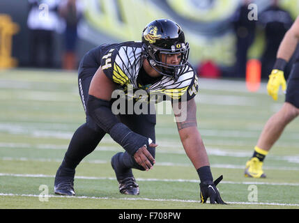 Autzen Stadium, Eugene, OR, USA. 21 Nov, 2015. Oregon Ducks joueur défensif DeForest Buckner (44) au cours de la NCAA football match entre les canards et les USC Trojans à Autzen Stadium, Eugene, OR. Larry C. Lawson/CSM/Alamy Live News Banque D'Images