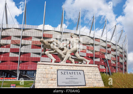 Course de relais de la sculpture et le Stade National de Varsovie, Pologne Banque D'Images