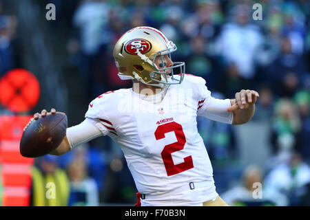 Seattle, USA. 22 novembre, 2015. San Francisco 49ers quaterback Blaine Gabbert (2) ressemble à passer en cas de déplacement vers la première moitié d'un match entre les San Francisco 49ers et les Seahawks de Seattle à CenturyLink Field à Seattle, WA, le 22 novembre 2015. Credit : Cal Sport Media/Alamy Live News Banque D'Images