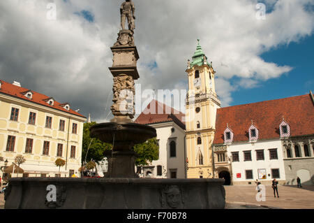 L'ancien hôtel de ville (radnica) sur la place principale (Hlavne namestie) Bratislava, Slovaquie Banque D'Images