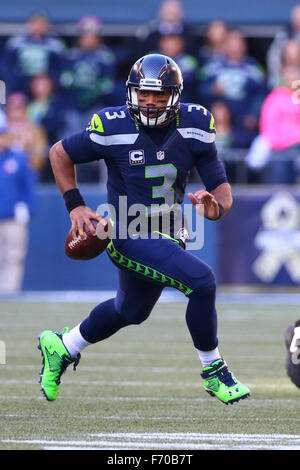 Seattle, USA. 22 novembre, 2015. Seattle Seahawks quarterback Russell Wilson (3) brouille au cours de la première moitié d'un match entre les San Francisco 49ers et les Seahawks de Seattle à CenturyLink Field à Seattle, WA, le 22 novembre 2015. Credit : Cal Sport Media/Alamy Live News Banque D'Images