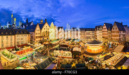 Marché de Noël à Francfort, Allemagne la nuit Banque D'Images