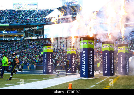 Seattle, USA. 22 novembre, 2015. Les Seahawks prendre le terrain pendant un match entre les San Francisco 49ers et les Seahawks de Seattle à CenturyLink Field à Seattle, WA, le 22 novembre 2015. Les Seahawks a gagné 29-13. Credit : Cal Sport Media/Alamy Live News Banque D'Images