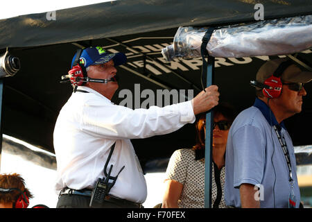 Homestead, Floride, USA. 22 Nov, 2015. Homestead, Floride - Nov 22, 2015 : rick Hendrick se dresse au sommet du Jimmie Johnson (48) gouffre fort au cours de la Chevrolet Volt 2011 400 à Homestead Miami Speedway à Homestead, FL. © csm/Alamy Live News Banque D'Images