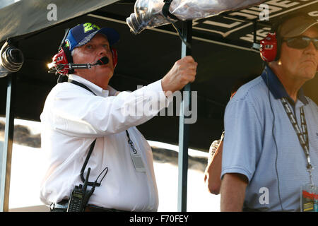 Homestead, Floride, USA. 22 Nov, 2015. Homestead, Floride - Nov 22, 2015 : rick Hendrick se dresse au sommet du Jimmie Johnson (48) gouffre fort au cours de la Chevrolet Volt 2011 400 à Homestead Miami Speedway à Homestead, FL. © csm/Alamy Live News Banque D'Images