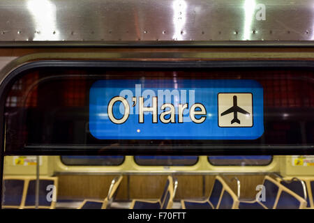 Chicago - 8 septembre 2015 : la station de métro menant à l'aéroport O'Hare de Chicago. Banque D'Images