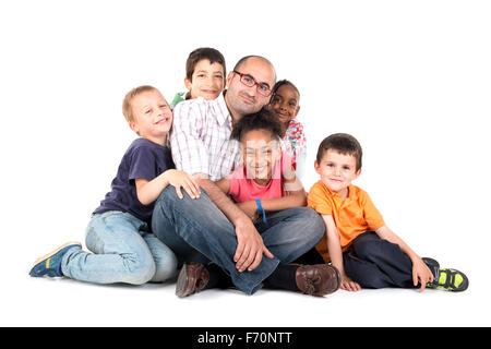 Groupe d'enfants avec l'enseignant isolé dans White Banque D'Images