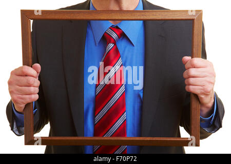 Businessman holding an empty picture frame en face de son costume Banque D'Images