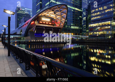 Traverse la place, West India Quay Canary Wharf,Estate, Docklands, London E14, Royaume-Uni Banque D'Images