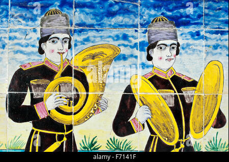 Musiciens, murale, carreaux émaillés, détail, le Golestan Palace, Téhéran, Iran Banque D'Images