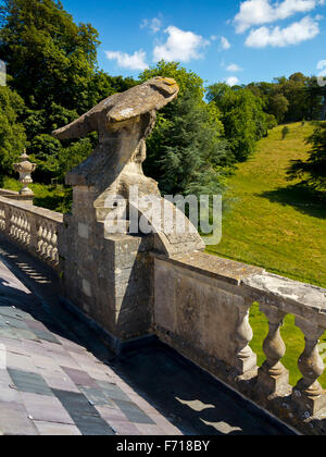 Vue sur le toit et un parc des expositions de Dyrham maison baroque près de Bath en Angleterre South Gloucestershire UK Banque D'Images