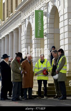 Le Prince Charles en dehors peu Waitrose au cours de sa visite à 2004/2005, Dorset, Angleterre, Royaume-Uni Banque D'Images