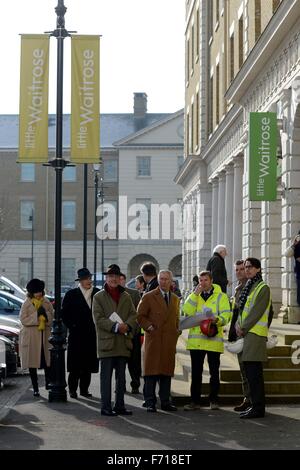 Le Prince Charles en dehors peu Waitrose au cours de sa visite à 2004/2005, Dorset, Angleterre, Royaume-Uni Banque D'Images