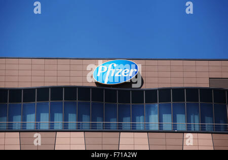 Le logo de Pfizer Pfizer allemand au siège près de la Potsdamer Platz (Place de Potsdam) à Berlin, en photo le 06 juin 2013. Photo : Wolfram Steinberg dpa Banque D'Images