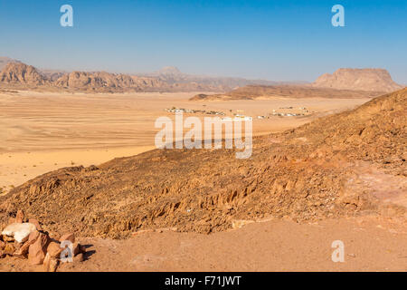 Dahab, péninsule du Sinaï, en Égypte, les montagnes dans le désert du Sinaï Banque D'Images