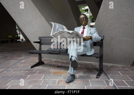 Sydney statue man reading newspaper John Seward Johnson Banque D'Images