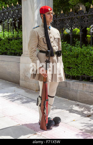 Soldat grec, un Evzone, devant le palais présidentiel, Athènes, Grèce Banque D'Images