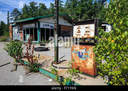 La station d'essence abandonnés, nord-ouest de l'Ontario, Canada Banque D'Images