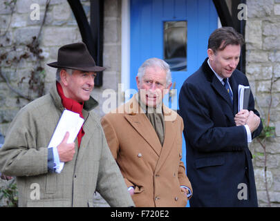 Dorchester, Angleterre. 23 novembre 2015. Le Prince de Galles, le Prince Charles, lors de sa visite à 'La Maison du Chocolat de Dorchester' pour ouvrir leur nouvelle extension d'entrepôt Crédit : David Partridge)/ Alamy Live News Banque D'Images