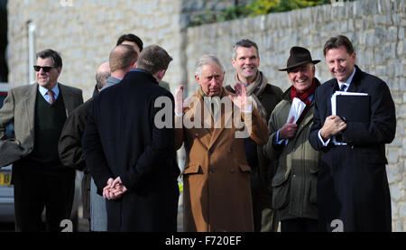 Dorchester, Angleterre. 23 novembre 2015. Le Prince de Galles, le Prince Charles, lors de sa visite à 'La Maison du Chocolat de Dorchester' pour ouvrir leur nouvelle extension d'entrepôt Crédit : David Partridge)/ Alamy Live News Banque D'Images