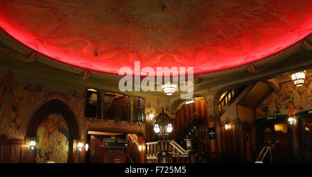 Pathé Tuschinski intérieur, une salle de cinéma Art Nouveau à Amsterdam, Pays-Bas, l'emplacement de l'IDFA film festival Novembre 2015 Banque D'Images